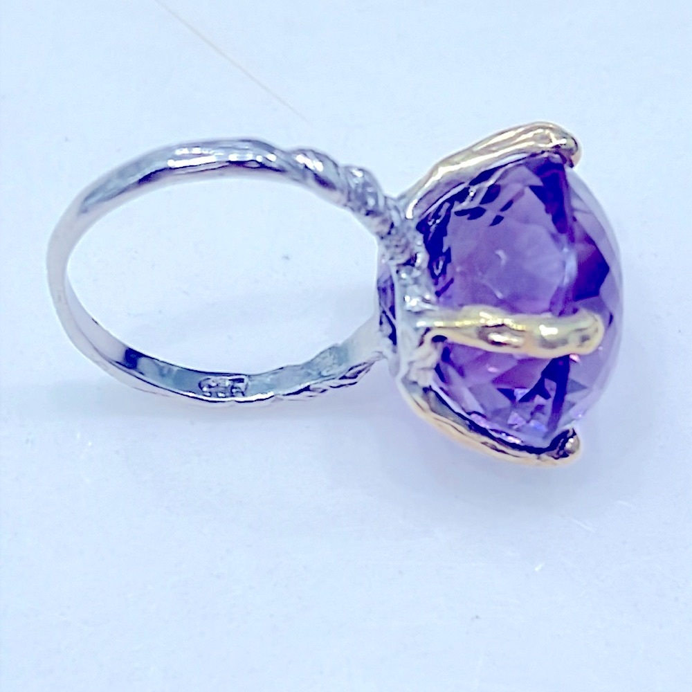 Elegant Purple Gemstone Ring - Picture 5 of 6